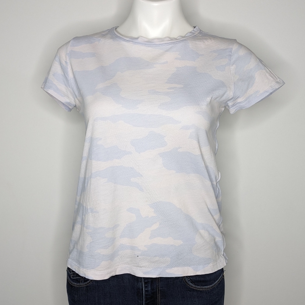 ✨3/$15 Athleta white blue camo short sleeve tshirt S